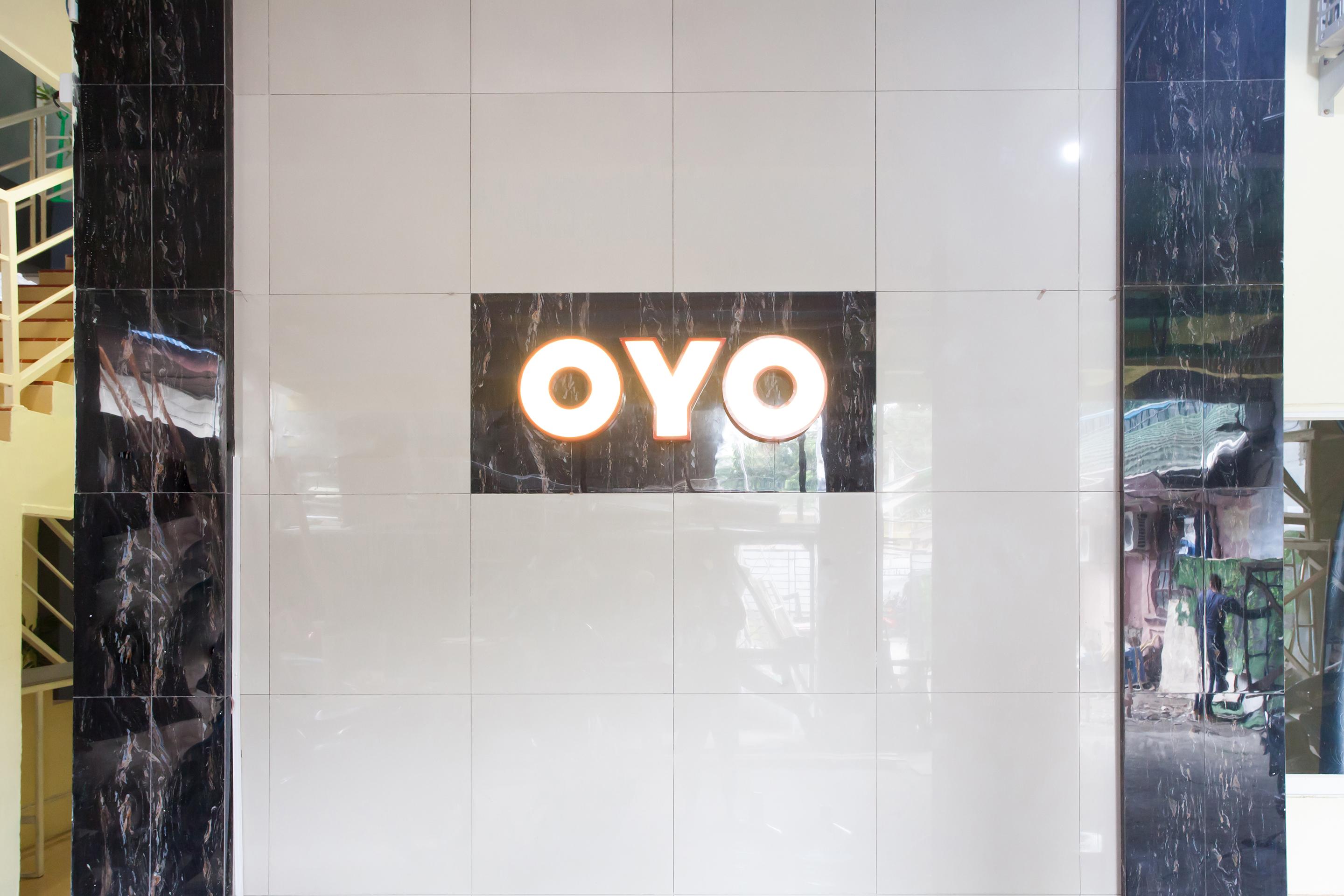 Oyo 990 Stadion Residence Syariah Medan Extérieur photo