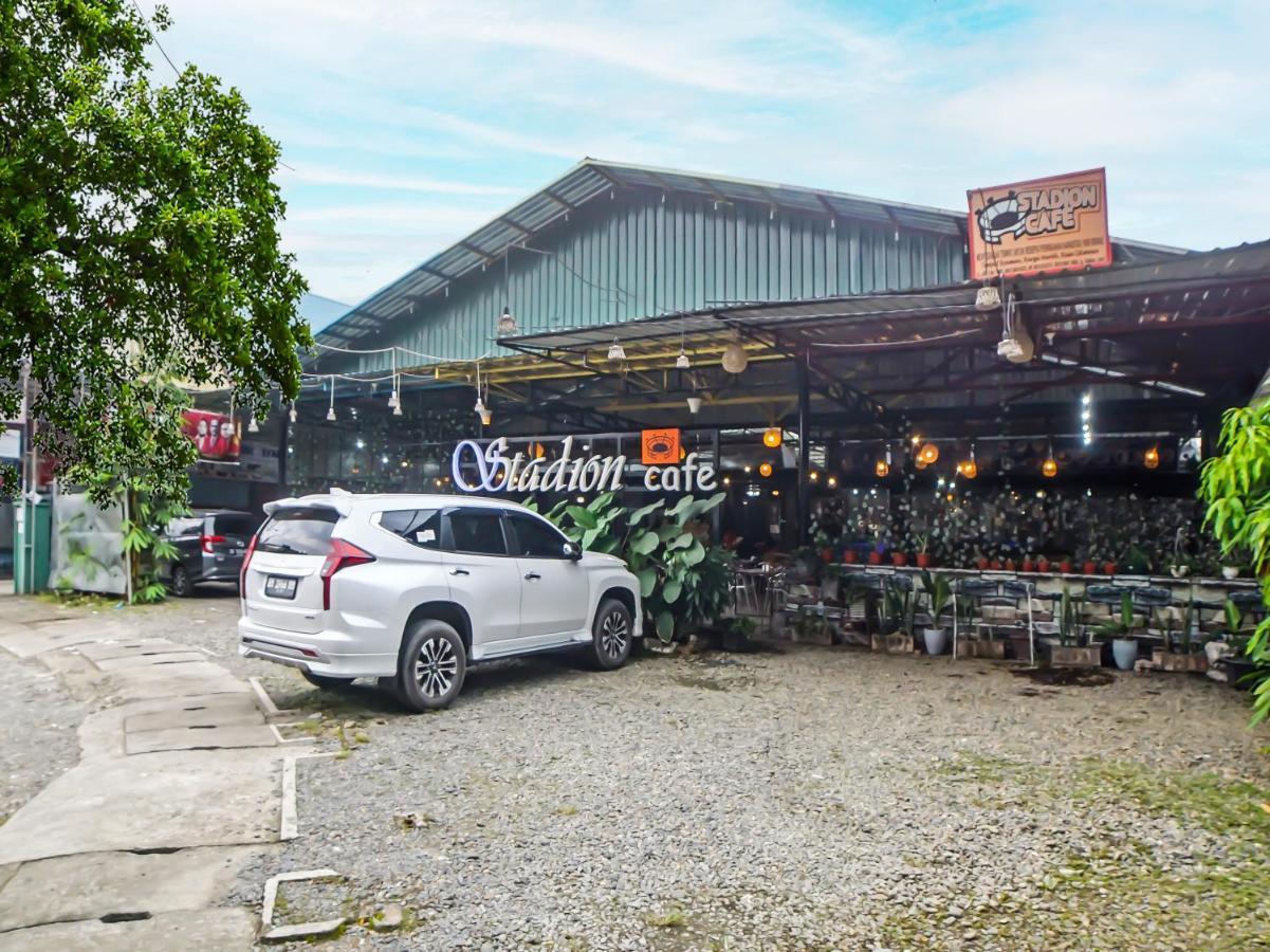 Oyo 990 Stadion Residence Syariah Medan Extérieur photo