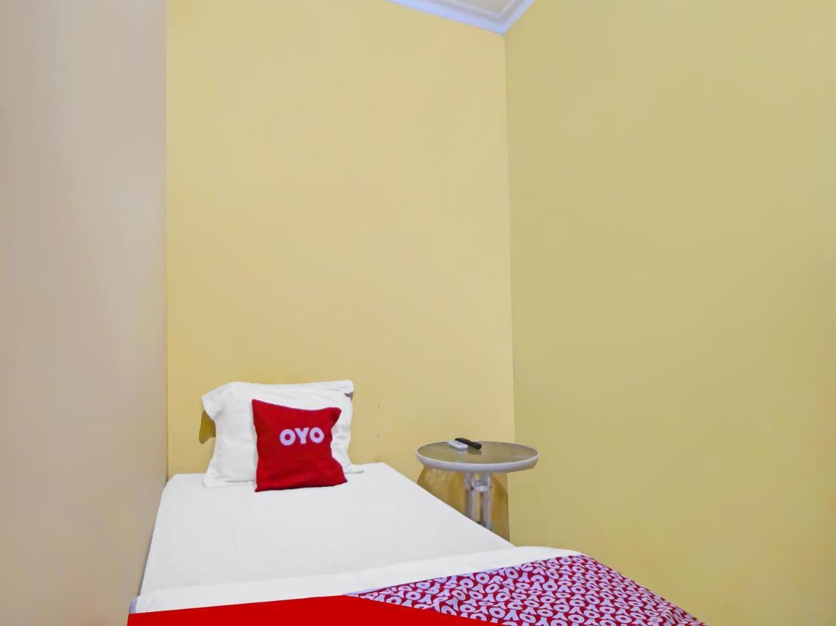 Oyo 990 Stadion Residence Syariah Medan Extérieur photo