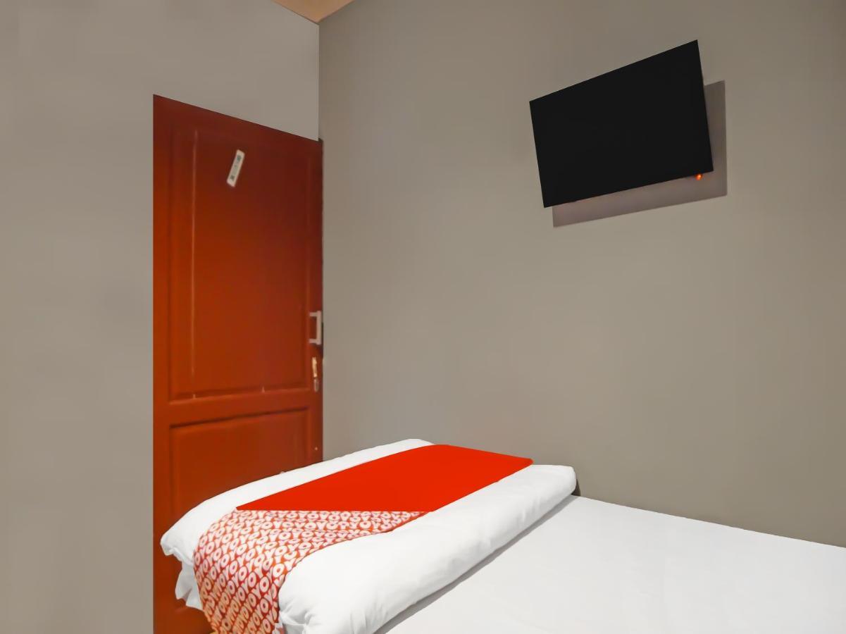Oyo 990 Stadion Residence Syariah Medan Extérieur photo