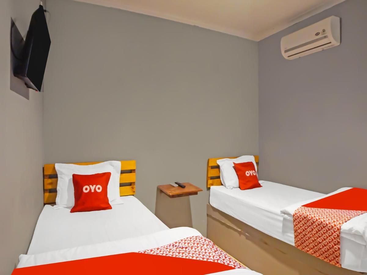 Oyo 990 Stadion Residence Syariah Medan Extérieur photo